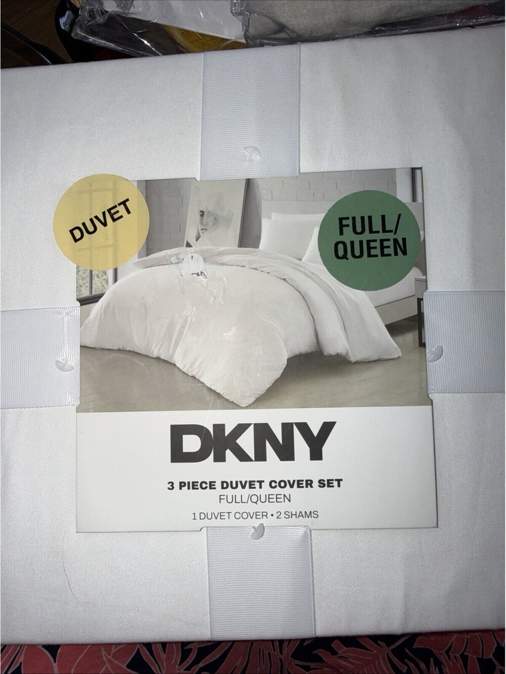 DKNY Queen Ivory 3 Piece Duvet Cover Set. New